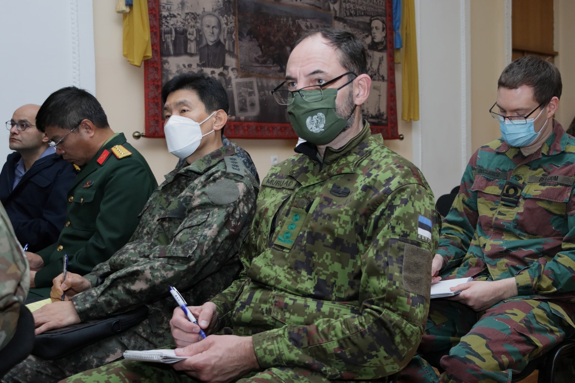 ​Залужный собрал на встречу военных атташе стран ЕС и НАТО: “Обстановка напряжена”