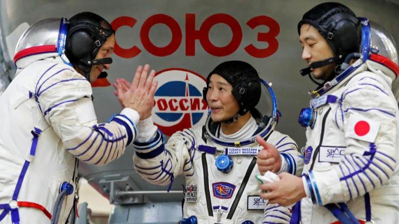 Космический корабль с японскими туристами приземлился в Казахстане