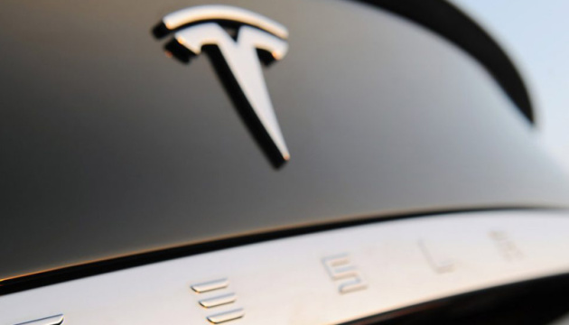 Tesla отзывает более 470 тысяч электрокаров из-за дефекта