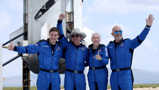 Управление авиации США признало Безоса и Брэнсона астронавтами