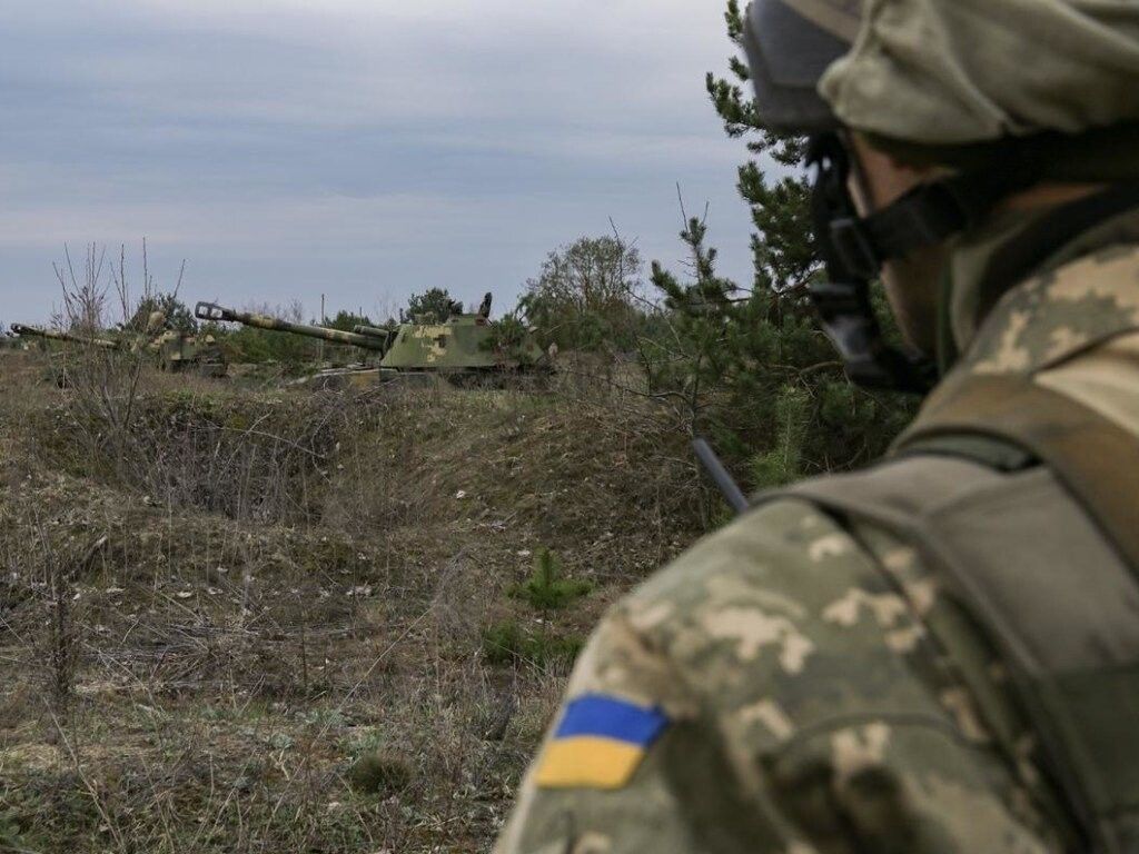 Армия РФ обстреляла позиции ВСУ на Донбассе - ранены двое военных