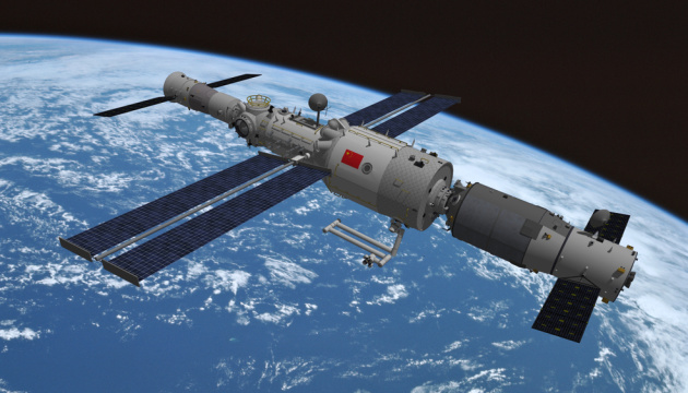 Экипаж китайского корабля «Шэньчжоу-13» готовится ко второму выходу в открытый космос