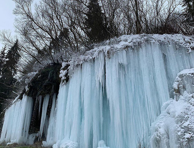 В Румынии впервые за последние годы замерз термальный водопад
