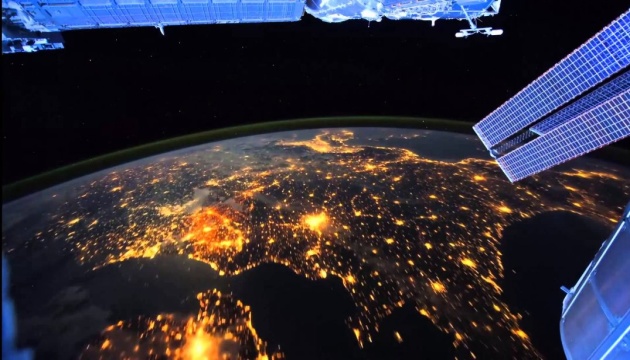 Китайский спутник отбуксировал другой аппарат на «погребальную орбиту»