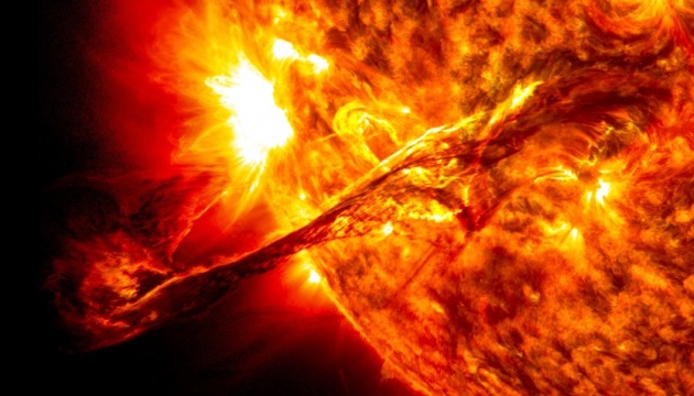 Астрономы раскрыли секрет «темных пальцев» на Солнце