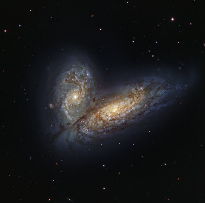 Как сливаются галактики: телескоп показал «космической бабочки»