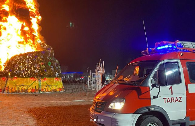 В Казахстане главная елка сгорела прямо на Новый год (видео)