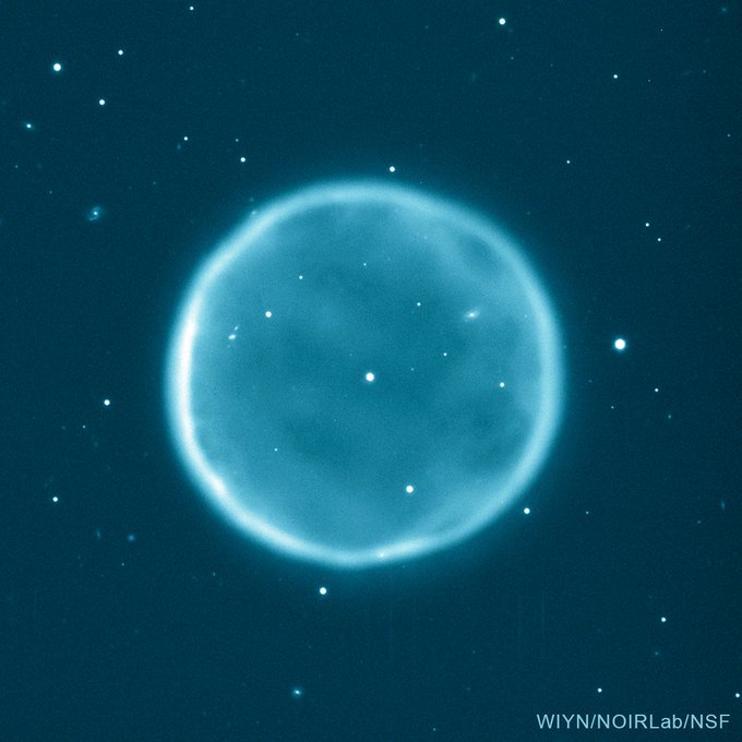 Телескоп NASA показал планетарную туманность в созвездии Геркулес