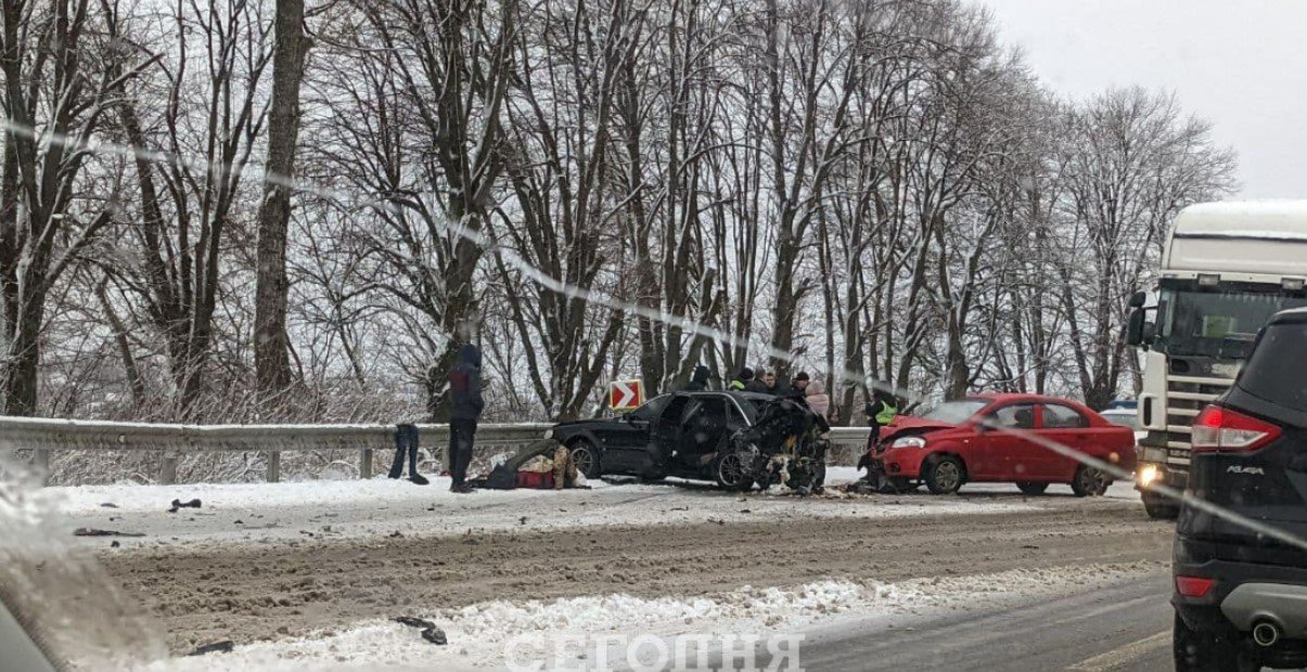 Сильный снегопад и ледяной дождь спровоцировали апокалипсис на дорогах Украины