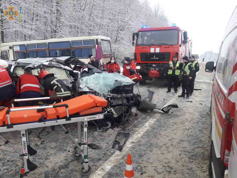 Сильный снегопад и ледяной дождь спровоцировали апокалипсис на дорогах Украины