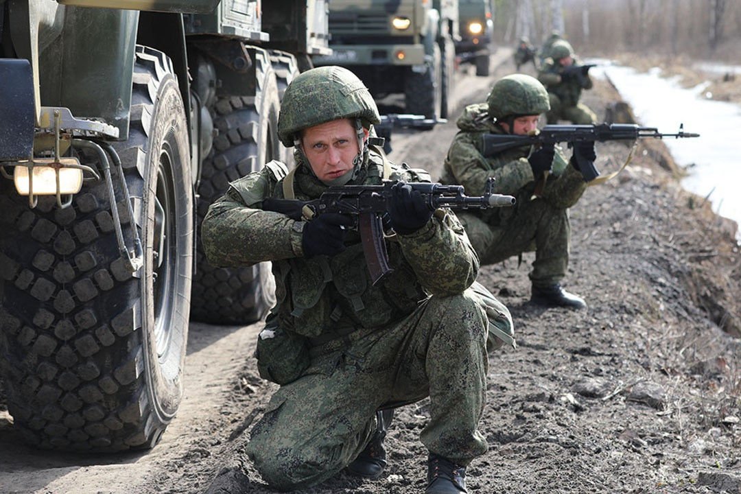 "Такого не было даже в 2014 году", - Бутусов об “угрожающей” концентрации ВС РФ на границах
