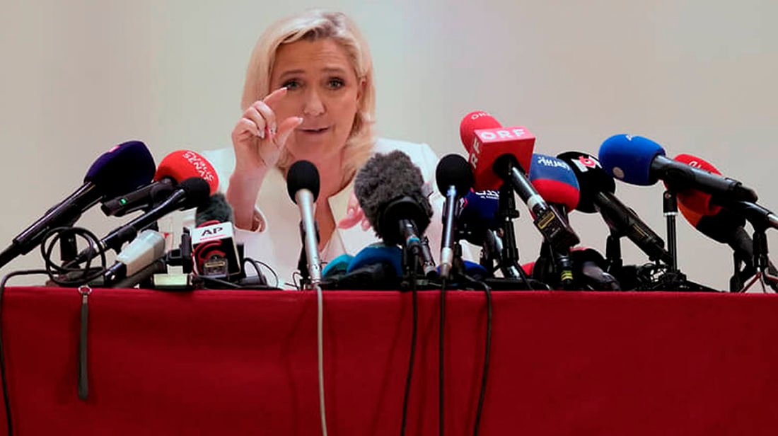 Ле Пен сделала заявление о результатах выборов во Франции и спела "Марсельезу"