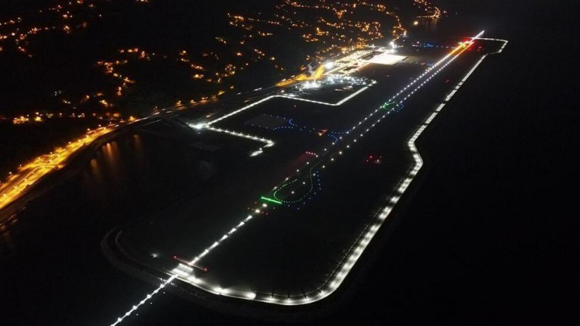В Турции построили аэропорт со взлетной полосой в Черном море