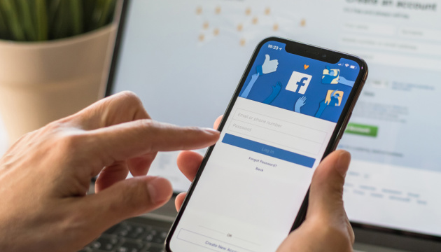 Приложение Facebook для iOS теперь доступно на украинском языке