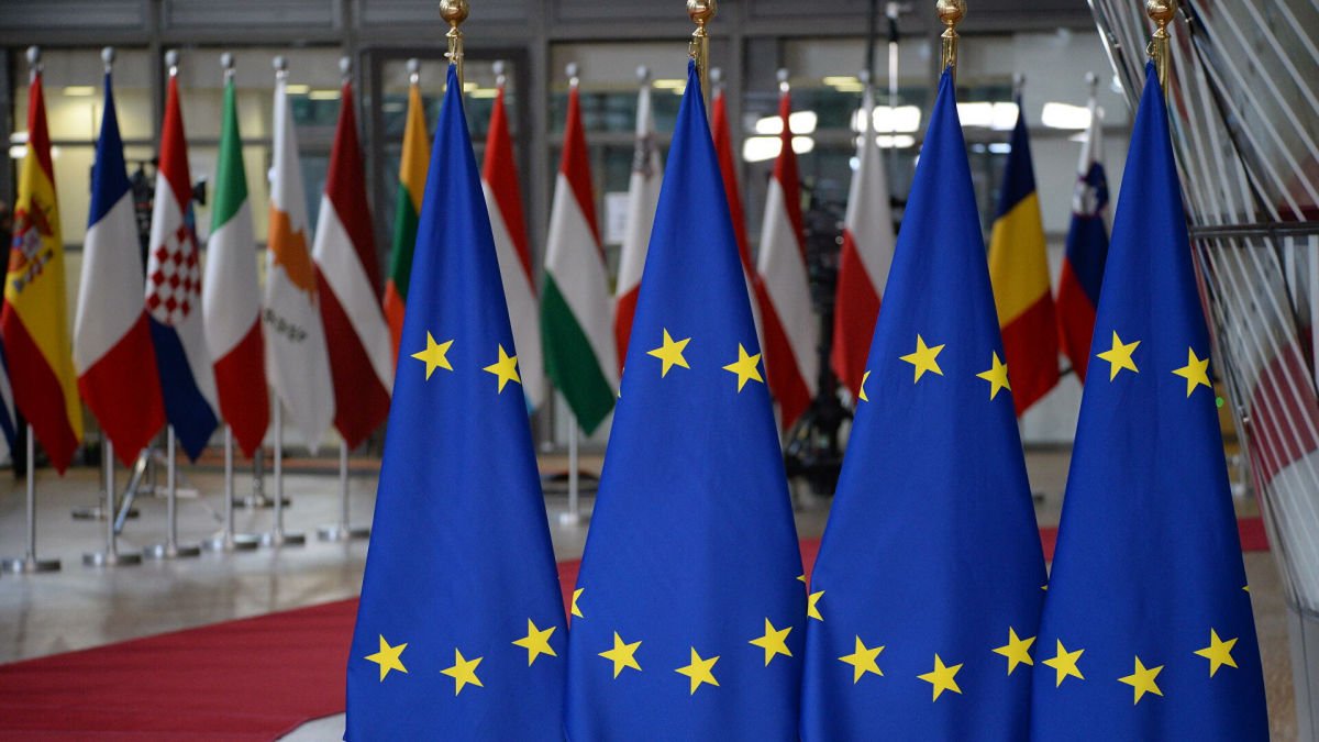 В ЕС анонсировали седьмой пакет санкций против РФ: что в него войдет 