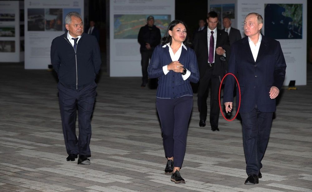 "Висит без признаков жизни", - в Сети заметили странность с правой рукой Путина в поездке в Кронштадт