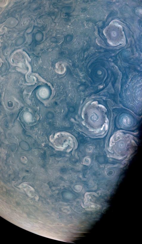 Зонд NASA показал невероятные вихри на Юпитере