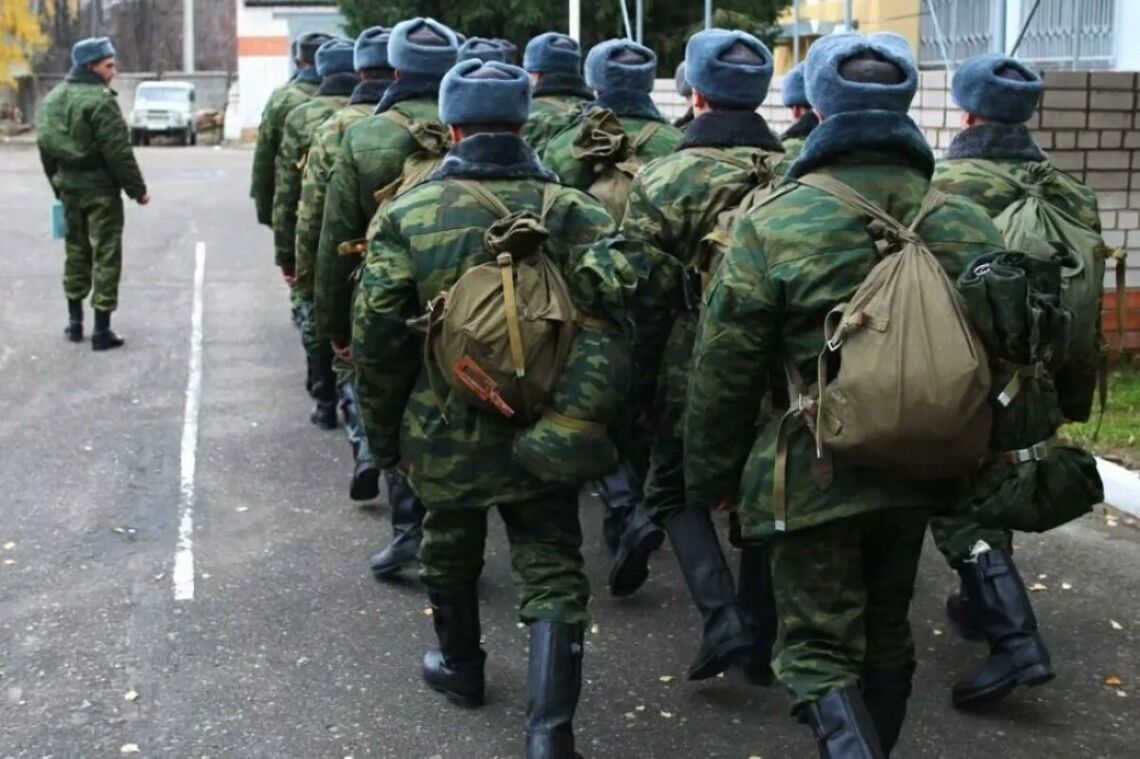 "Просите прокладки и тампоны", - как в РФ мобилизованных на фронт собирают