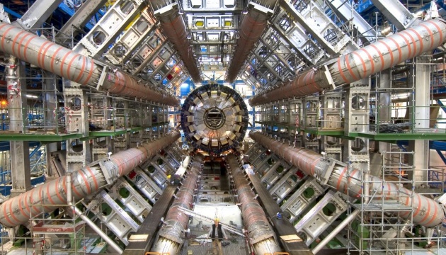 На фоне энергетического кризиса ЦЕРН может остановить большой адронный коллайдер