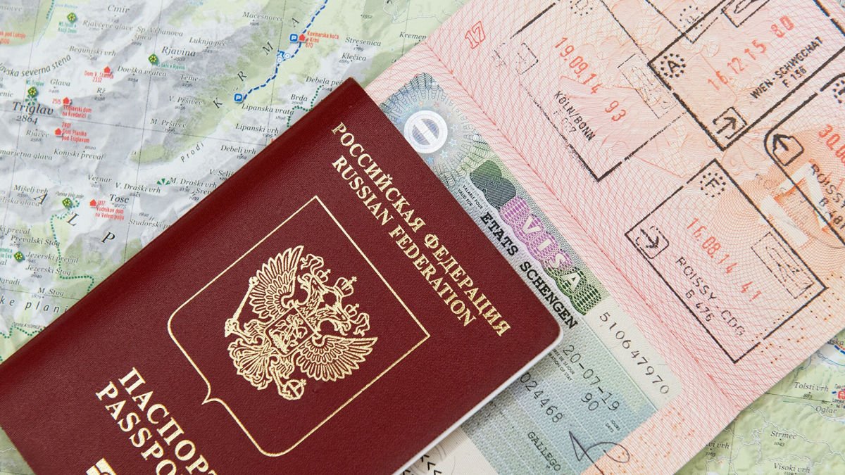 ​В Швейцарии объяснили причину отмены упрощения выдачи виз РФ