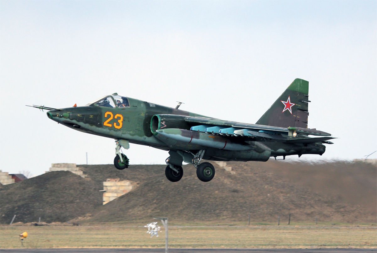 Два выстрела – два попадания: в Сети появились кадры уничтожения ВСУ российских Су-25