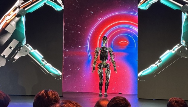 Маск показал робота-гуманоида Optimus – планирует выпустить до миллиона единиц