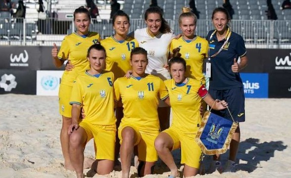 Пляжный футбол: женская сборная Украины стала третьей на турнире в Саудовской Аравии