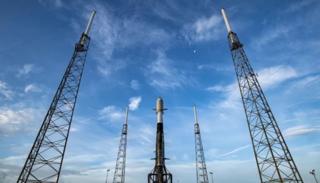 SpaceX запустила в космос два телекоммуникационных спутника