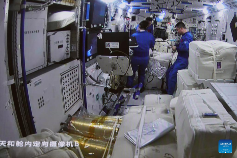 Китайский космический корабль «Тяньчжоу-5» состыковался с орбитальной станцией