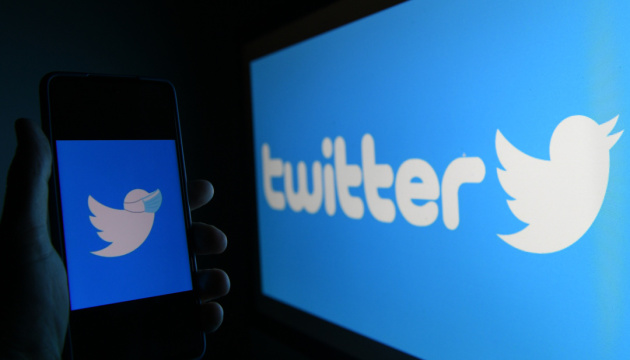 Работники Twitter подали в суд из-за запланированных Маском сокращений - Bloomberg