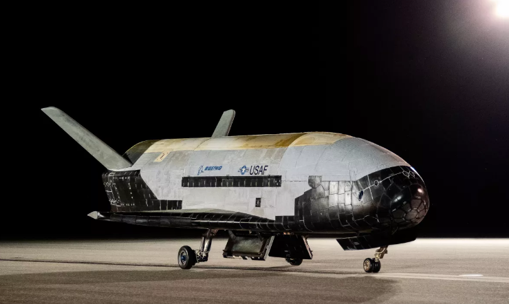 Американский космический дрон вернулся на Землю после рекордных 908 дней полета