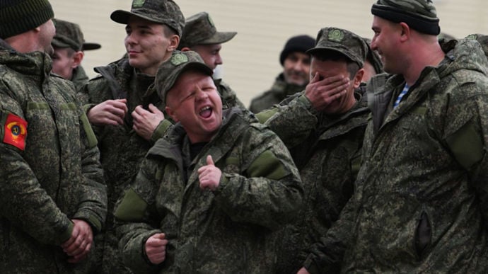 Гайдай рассказал про "Зомби-апокалипсис" на Луганщине: "Идут по трупам, ужасная картина"