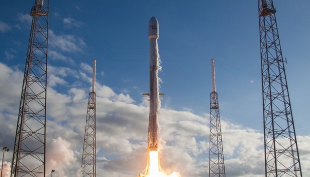 SpaceX запустила ракету Falcon Heavy с секретным спутником США