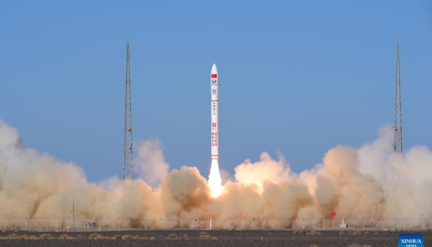 Китай запустил ракету, которая вывела в космос сразу пять спутников