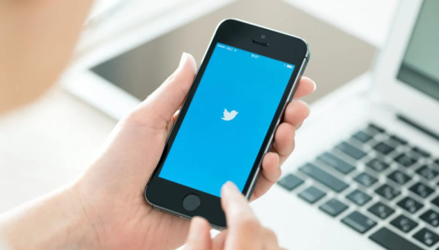 Подписка Twitter Blue будет стоить на 30% больше для владельцев гаджетов Apple