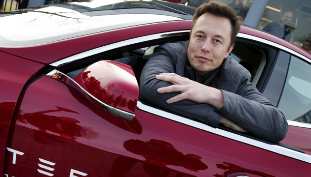 Маск не будет продавать акции Tesla в течение двух лет
