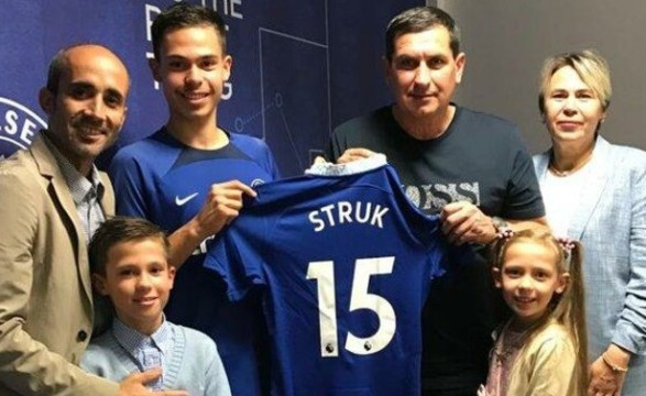 15-летний украинский футболист Струк подписал контракт с "Челси"