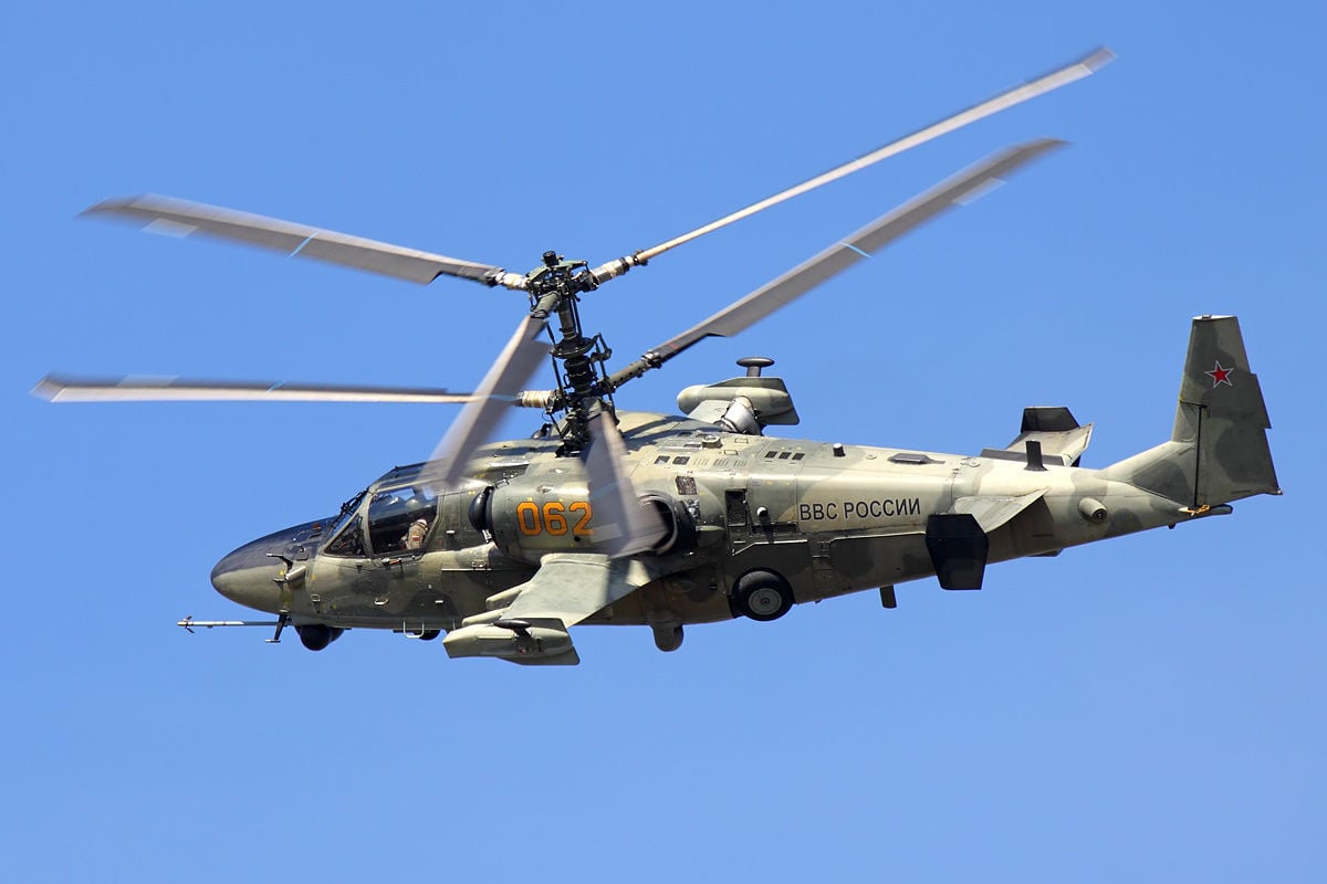 Российский Ка-52 "Аллигатор" проиграл битву ЛЭП на Донбассе: экипаж отправился в вечный полет