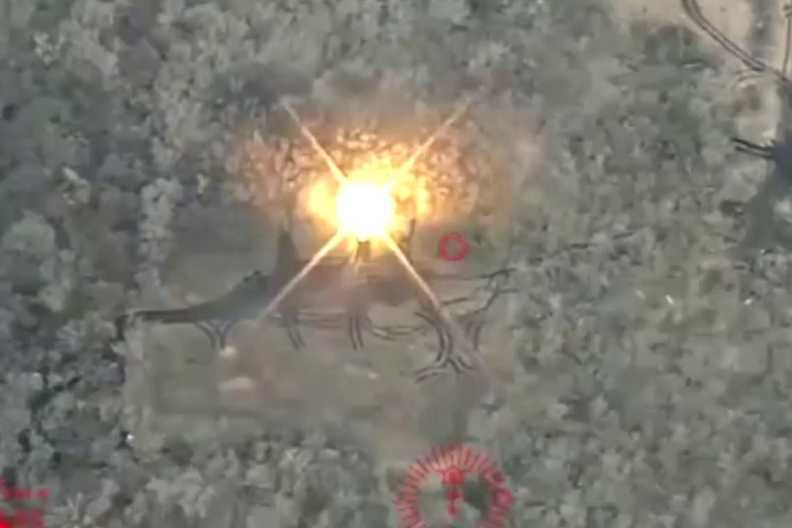 ​Арта ВСУ сожгла российский "Солнцепек" и машину подвоза: за операцией наблюдал дрон