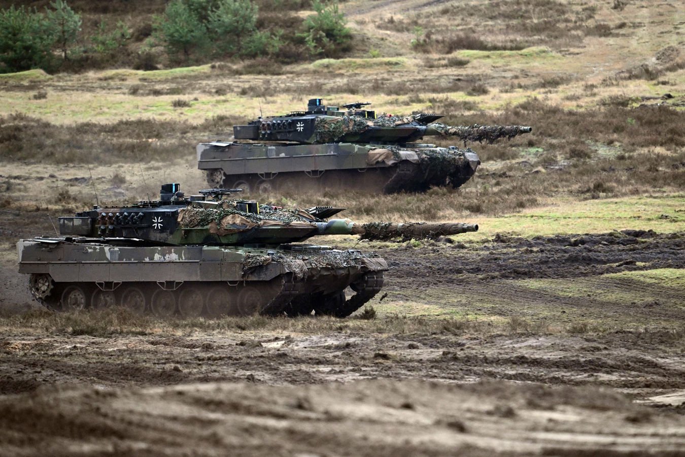 ​Z-каналы сообщают, что в районе Спорного армия Путина "сожгла" целых два танка Leopard