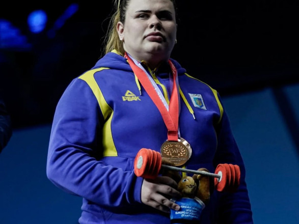 Украинская спортсменка завоевала две награды по тяжелой атлетике в Ереване