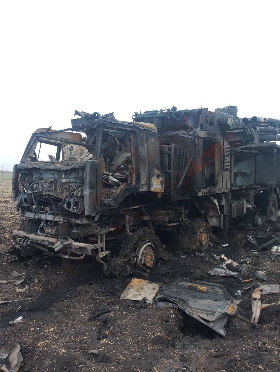 ​"Бук" и "Панцирь-С1" сожжены на Донбассе: ВСУ из HIMARS "обнуляют" фронтовую ПВО россиян