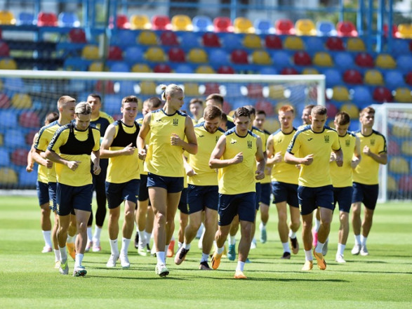 Молодежная сборная Украины по футболу сегодня посоревнуется со сборной Франции