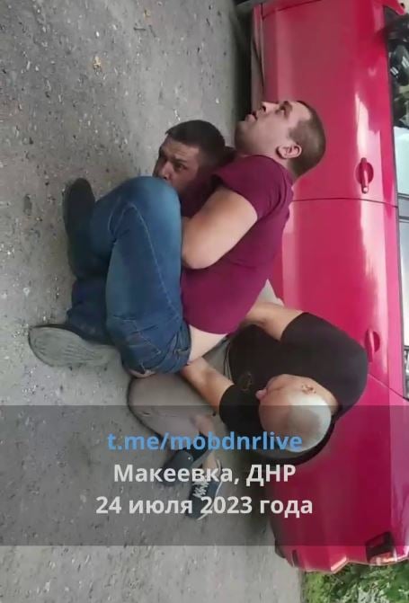 В Макеевке похитили экс-"контрактника" "ДНР" - жена и соседи не отбили "защитника"