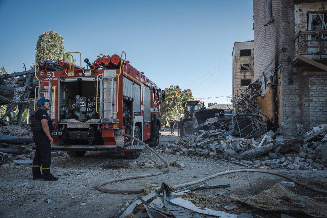 Много погибших и раненых: МВД опубликовало фото последствий удара по Покровску