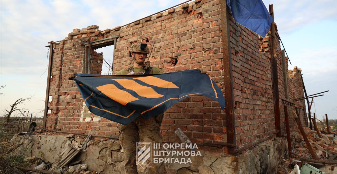 Бойцы ВСУ показали, как поднимают флаг Украины над Андреевкой: "Слава нации! Победа за нами!"