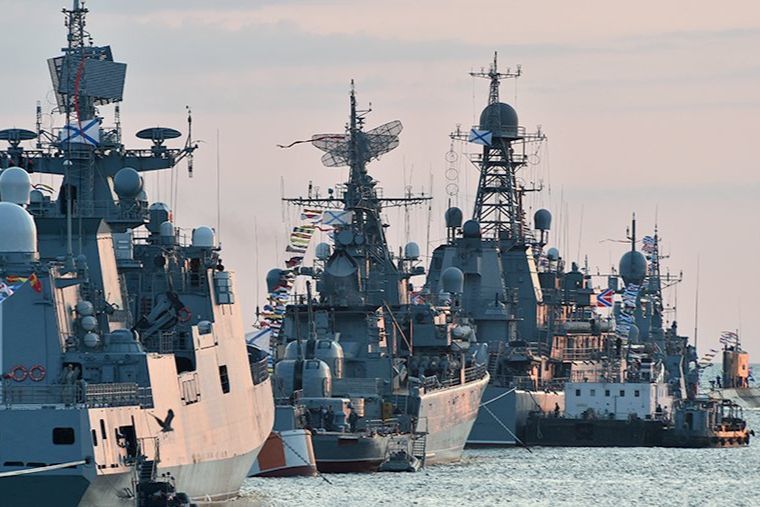 Черноморский флот РФ бежит из Севастополя: спутники зафиксировали масштабную переброску кораблей
