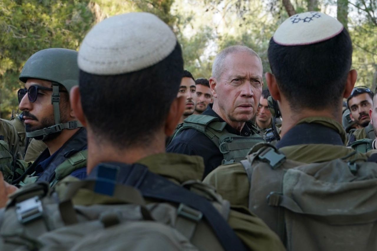 "Снимаю все ограничения", - министр обороны Израиля объявил "полноценное наступление" на Газу