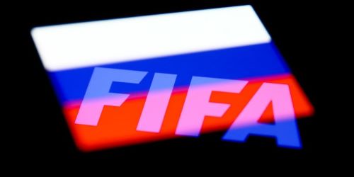 ФИФА разрешила россиянам участвовать в соревнованиях, но только юношеским сборным до 17 лет и под эгидой организации, а не страны