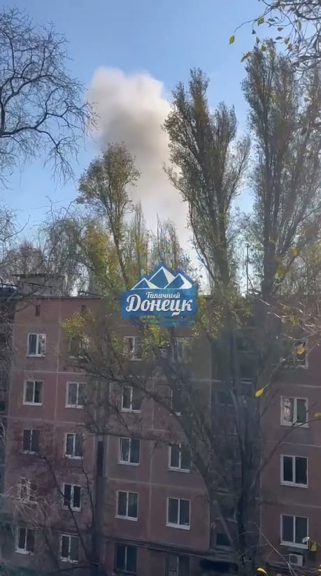 Донецк атаковали дроны: появилось видео взрыва и густого дыма над городом